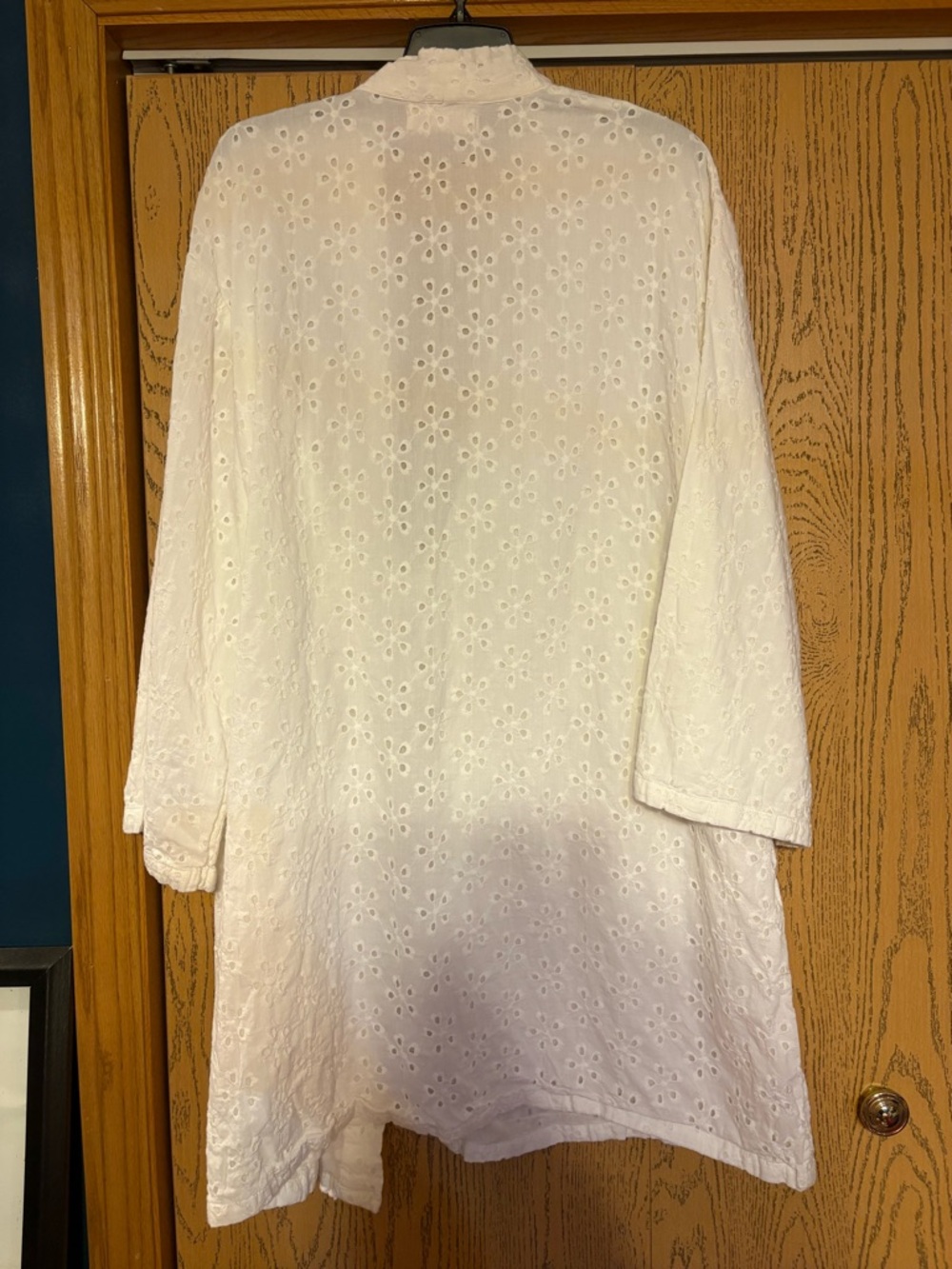 Darling White Eyelet Embroidered Robe NWOT - Picture 5 of 6
